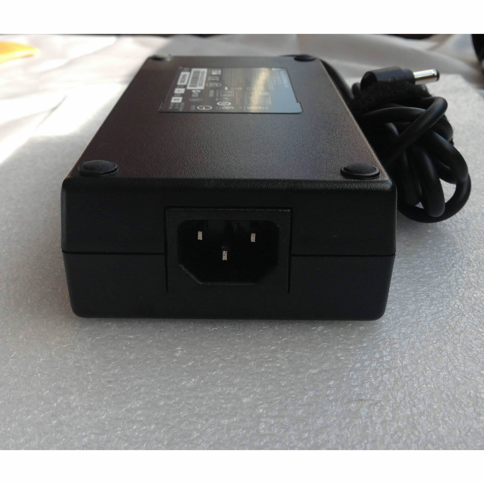 msi gt70 2pe-1461us laptop ac adapter
